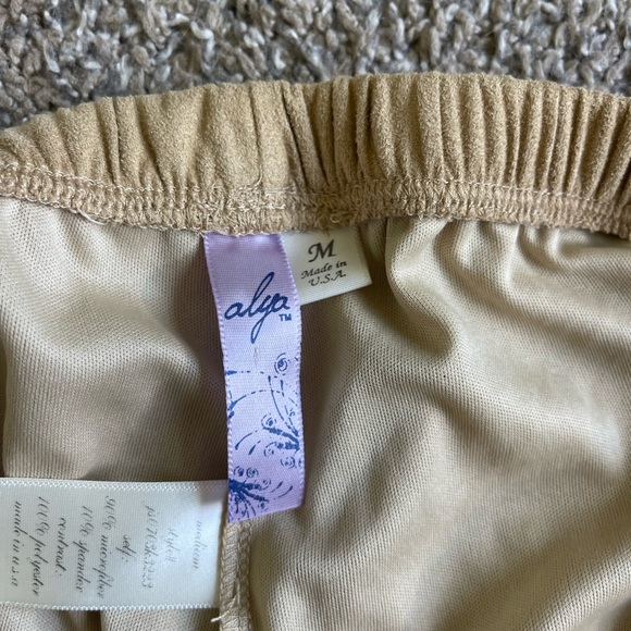 Alya shorts - Picture 2 of 3